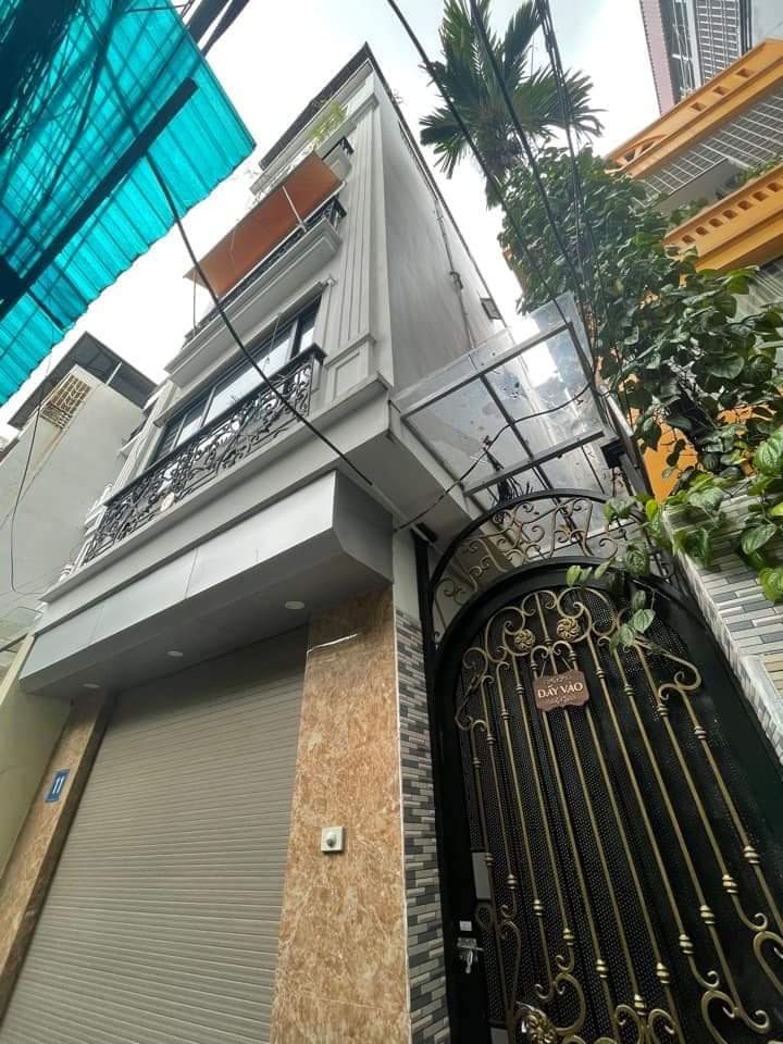 Nhà Cầu Giấy ngõ thông 3 gác chạy vù vù, 4,5 tầng diện tích sàn 45m2 nhà siêu đẹp , không lỗi phong thủy, vuông