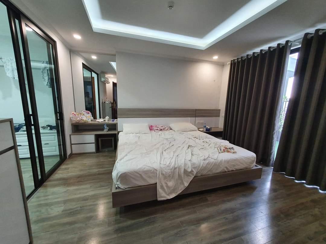 Nhà mới Lạc Long Quân, Tây Hồ 42m2 X 5T nhỉnh 5 tỷ 7 chỗ vào nhà