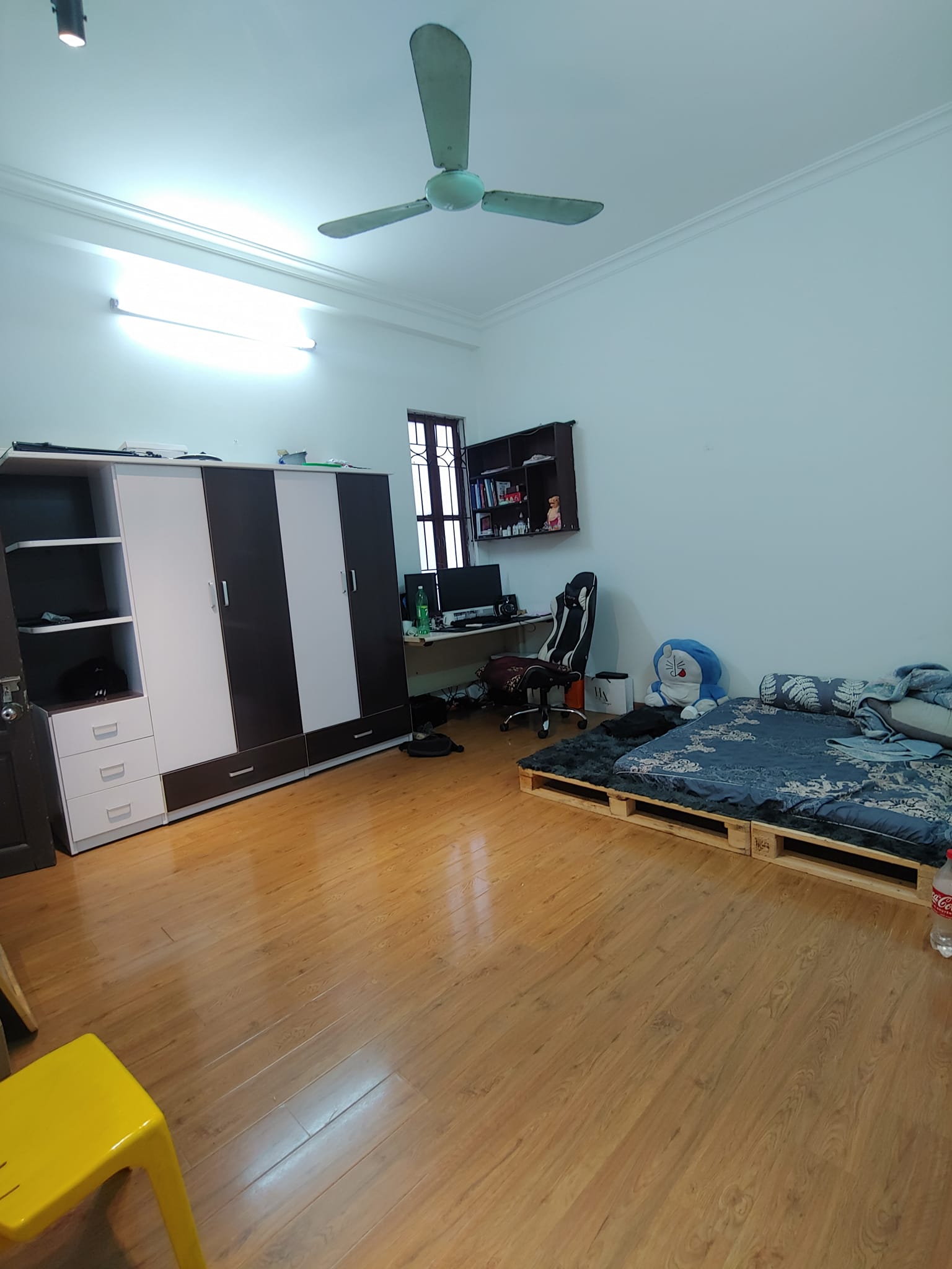 Bán nhà phố Bạch Mai, đường Đê La Thành, diện tích 33m2, giá 2 tỷ.