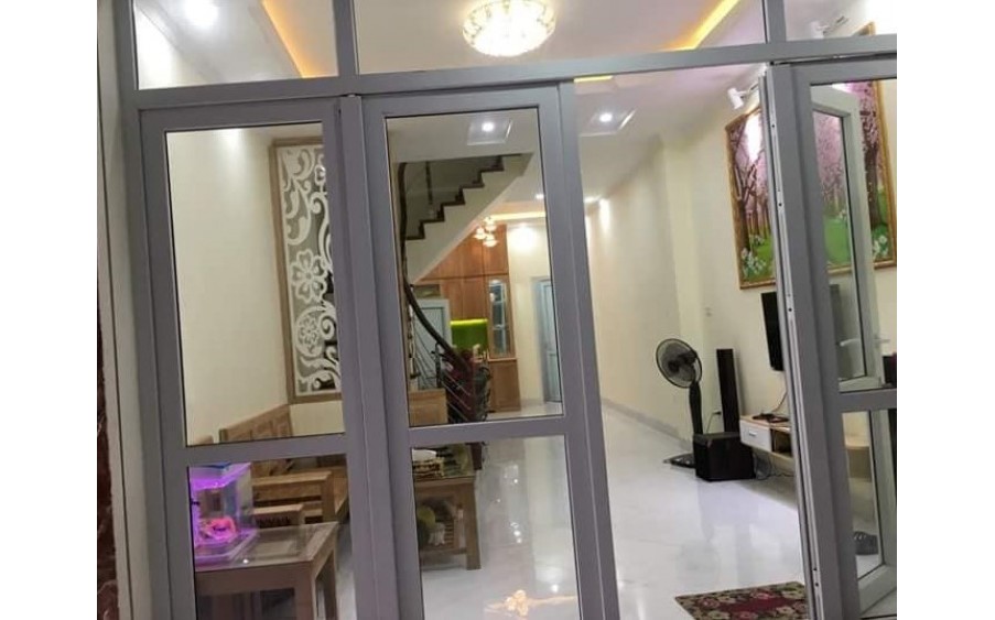 Bán nhà Đống Đa, kinh doanh sầm uất, 53m2, chỉ 7 tỷ 500, LH Ms Linh