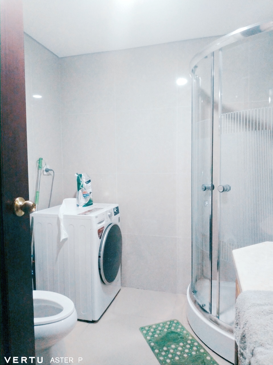 Cho thuê căn hộ tầng 8 tòa R6 Royal City 109m2 2PN full đồ giá thuê hữu nghị