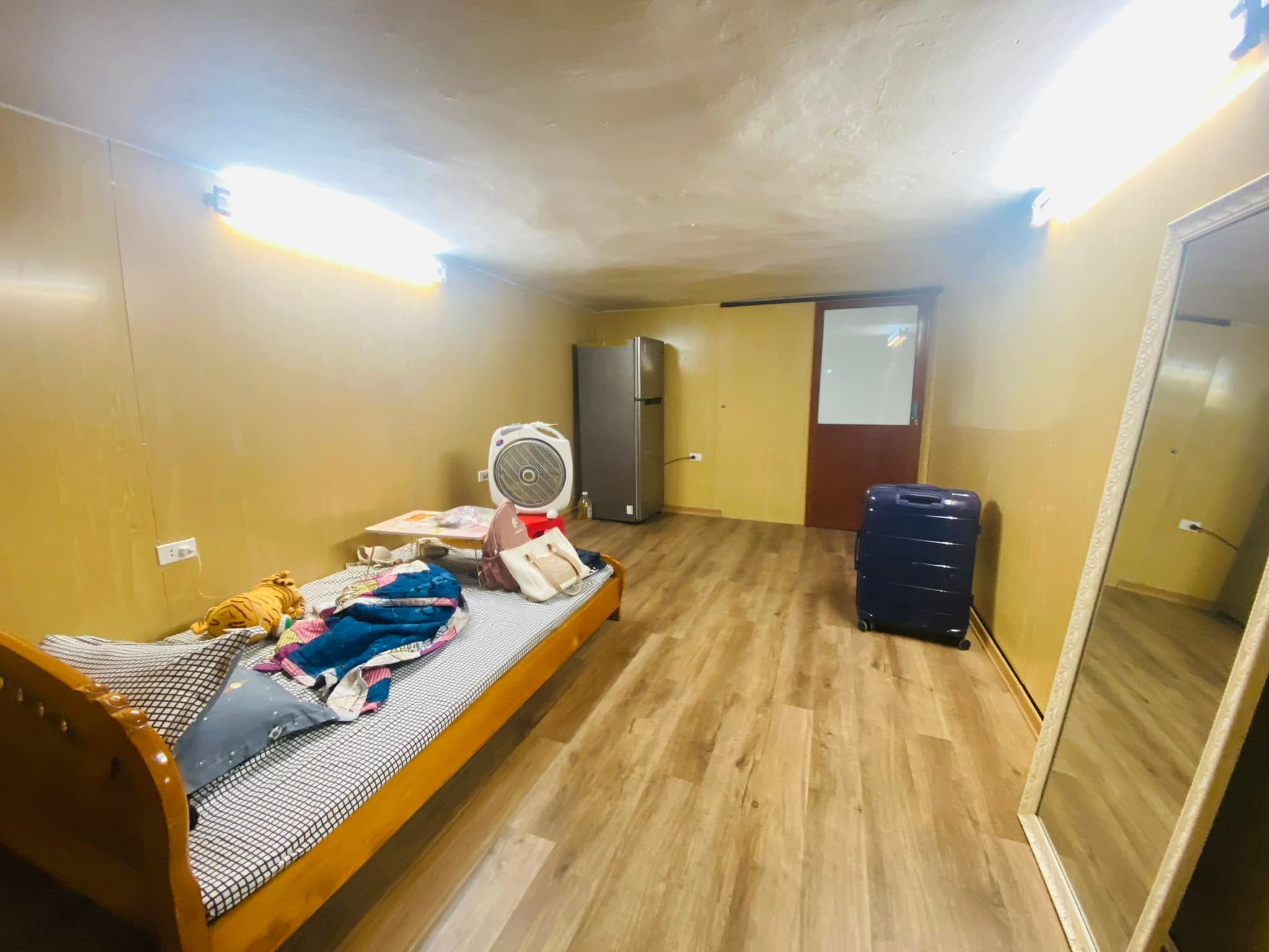 Tân Mai, Bán nhà riêng kinh doanh cực đỉnh, 2 thoáng, 2 tầng ô tô đỗ cửa, giá 5.9 tỷ.