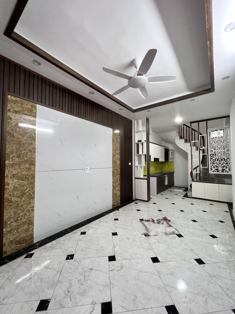 Nhà Phúc Lợi 33m x 5T Mt 3.5m ô tô đến cửa, nhà mới, ở ngay. 2.7 tỷ