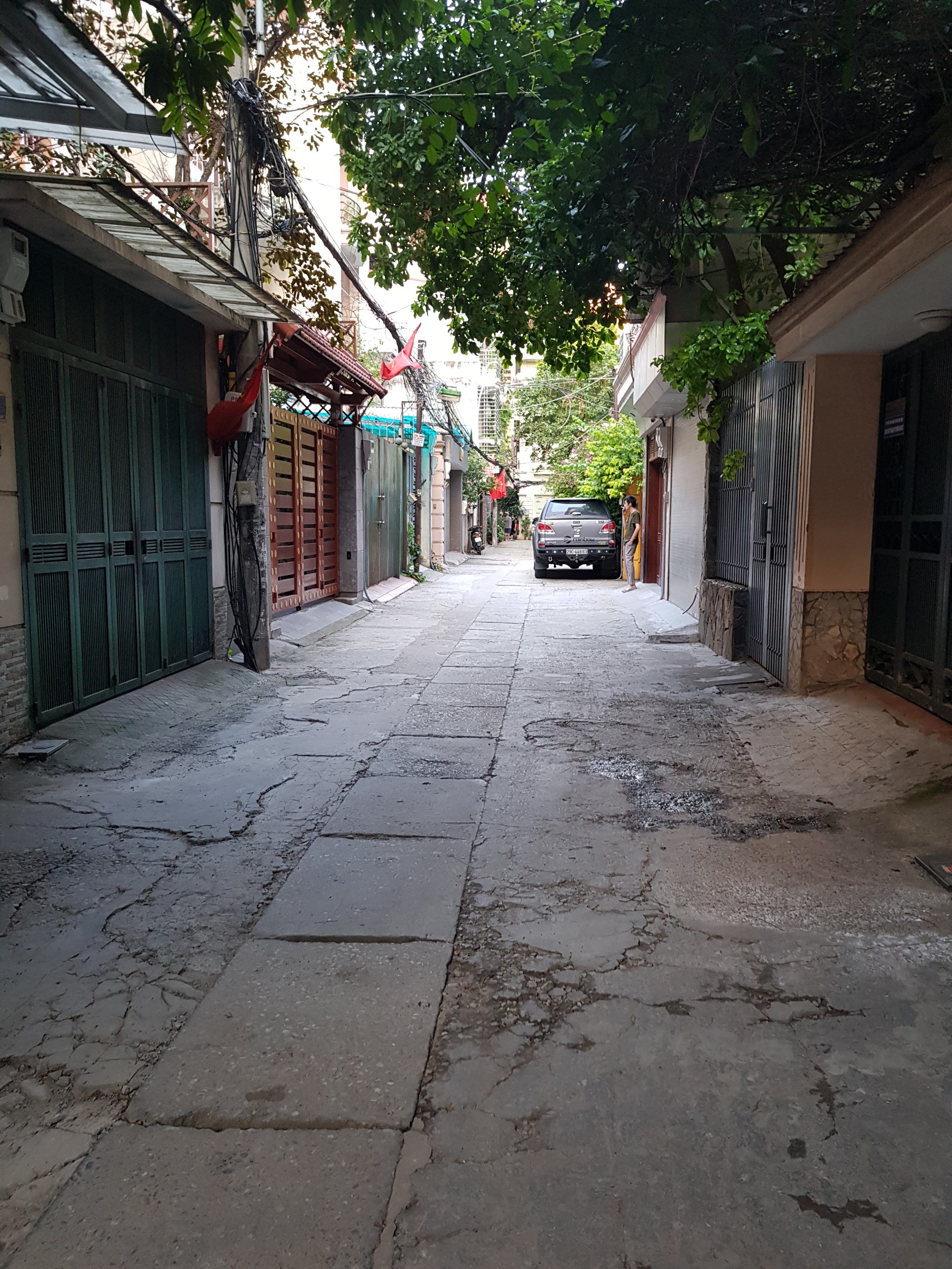 PHÙNG CHÍ KIÊN - GARA Ô TÔ 7 CHỖ - NHÀ SIÊU ĐẸP - THANG MÁY NHẬP - KINH DOANH VĂN PHÒNG - CỰC HIẾM