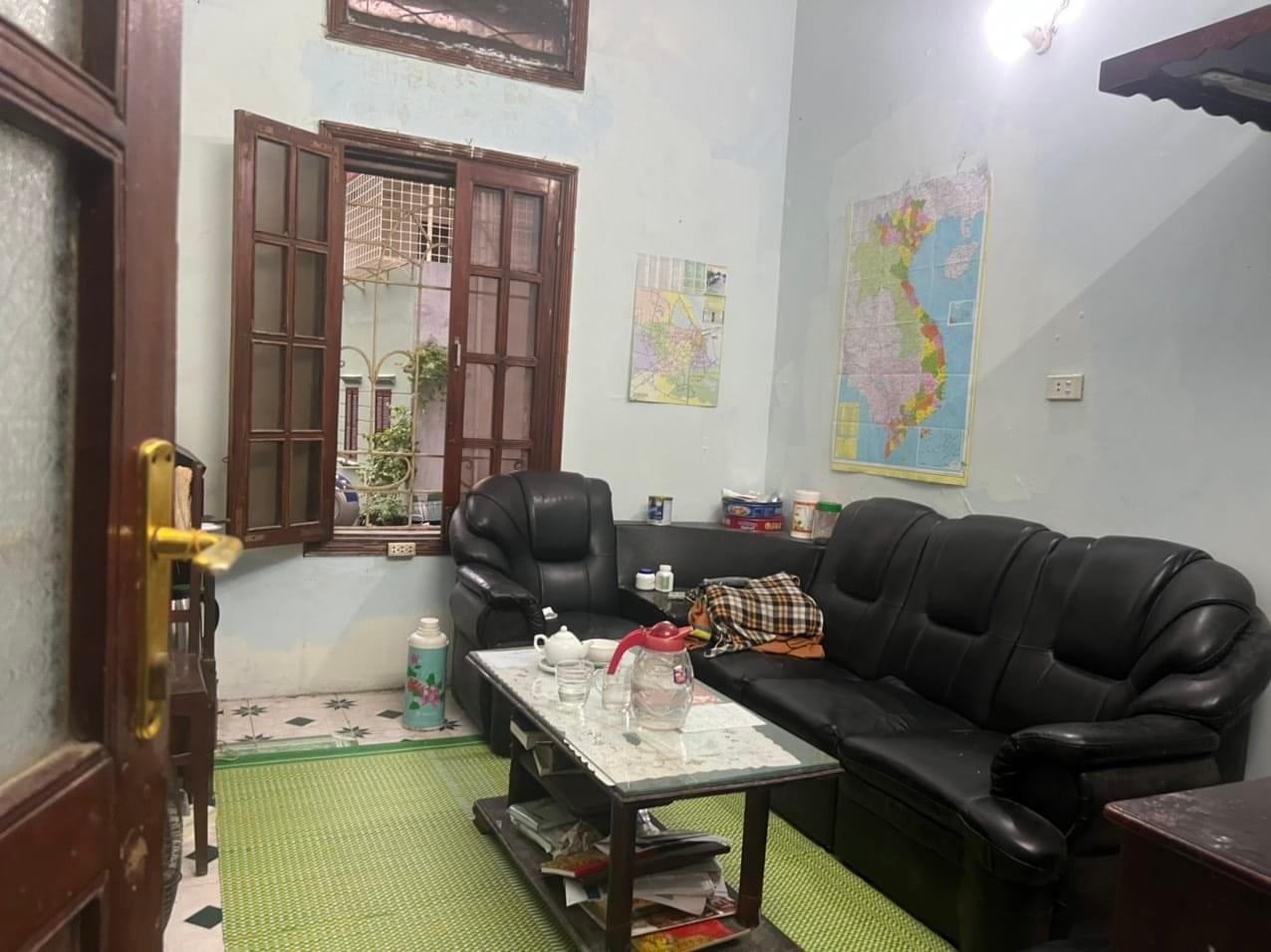 Bán Nhà Lò Đúc 27m2 x 3 Tầng, Sát Phố, Ô Tô Gần, Ngõ Thông, Ở Sương, Chỉ 2.95 Tỷ