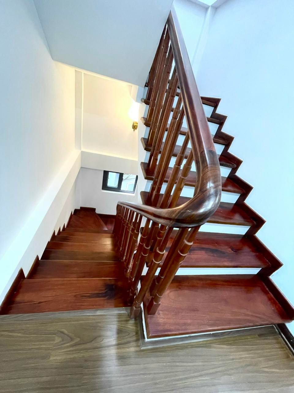 Phan Văn Trường- Cầu Giấy- 50m2, nhỉnh 9 tỷ ( thương lượng), Kinh Doanh Sầm Uất- 2 Mặt thoáng vĩnh viễn