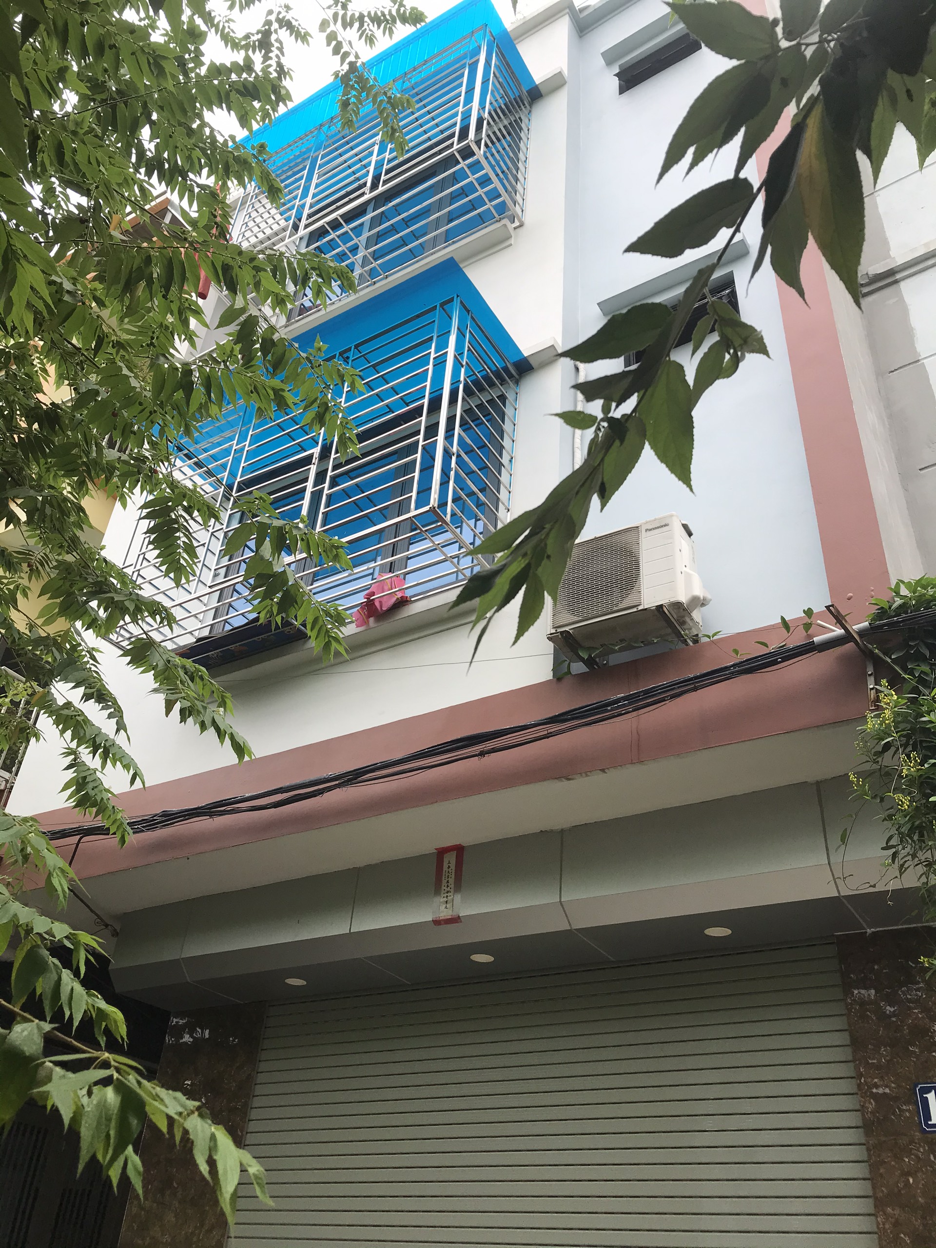 Cần bán nhà mặt phố đường Lạc Long Quân, Kinh Doanh Sầm Uất 119m2, giá 41 tỷ