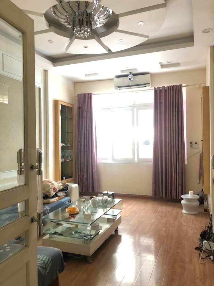 Bán nhà mặt phố Đông Các, Đống Đa 40m, 5 tầng, MT 4m, kinh doanh sầm uất, nhỉnh 12 tỷ.