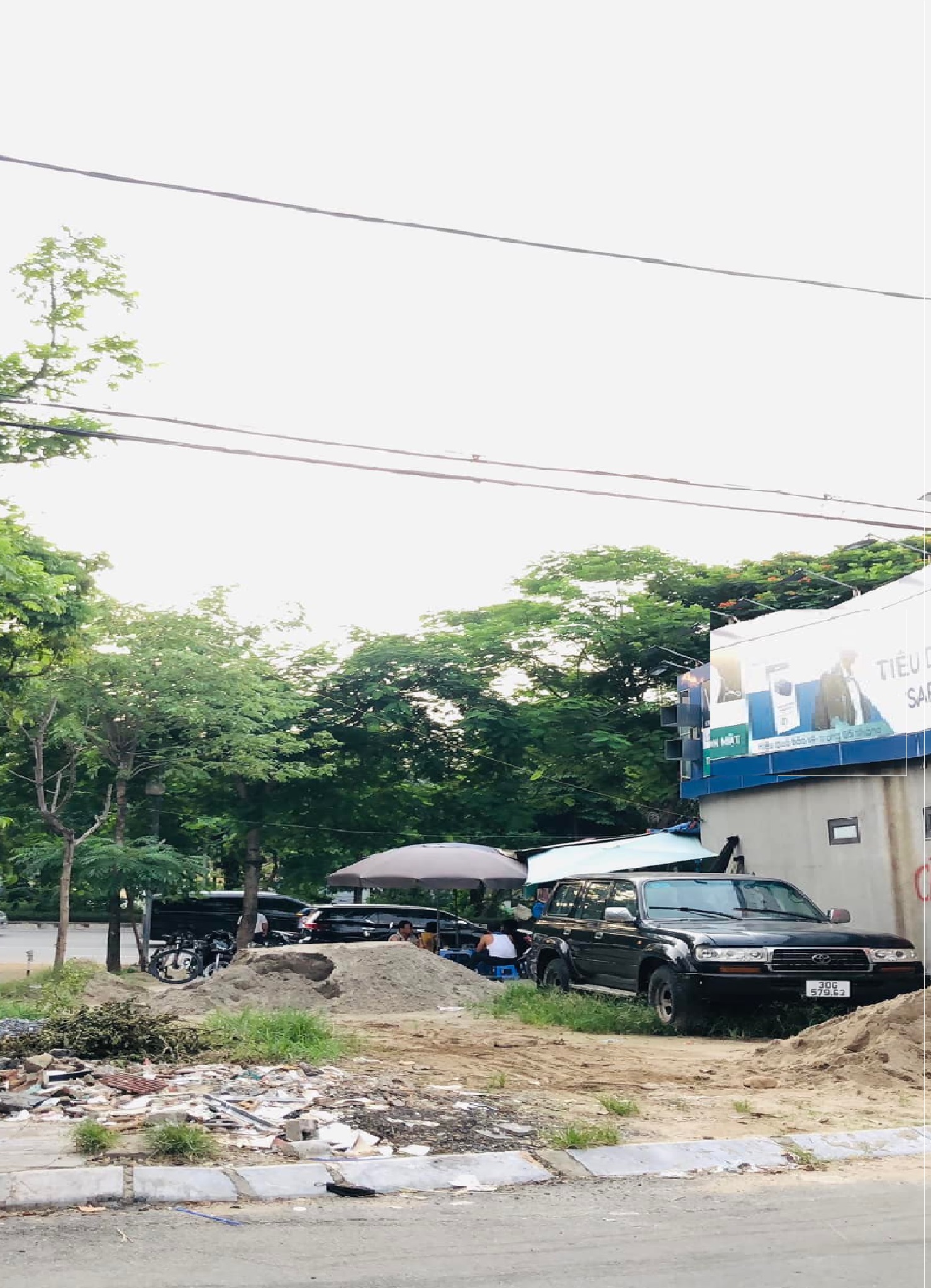 Bán đất mặt phố đường Xuân La, Lô góc 235m2, MT 12m 70 tỷ.