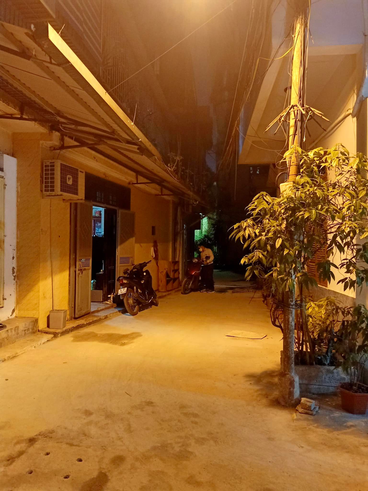 Bán nhà Phố Pháo Đài Láng, ĐĐ, Ngõ rộng, thông thoáng. DT35m, MT4m, Giá 5,5 tỷ.