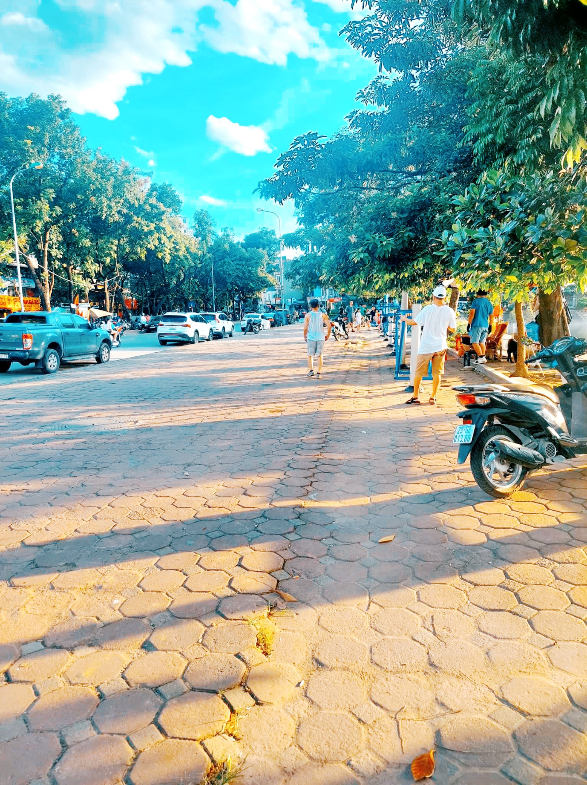 Bán biệt thự mặt tiền Linh Đàm - Lô Góc - 2 Mặt tiền rộng- Kinh Doanh cực tốt Lh 0386380199