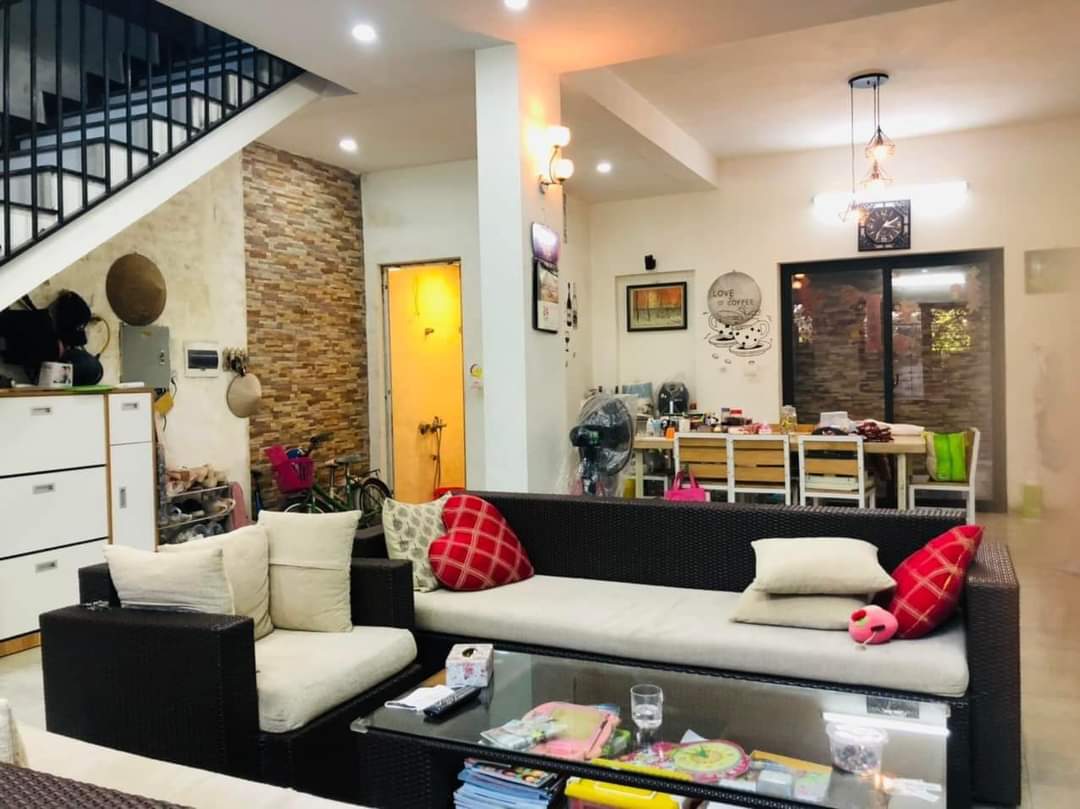 Bán gấp nhà mặt phố Bùi Quốc Khái - Hoàng Mai. + Nhà 120m2 x 4 tầng.