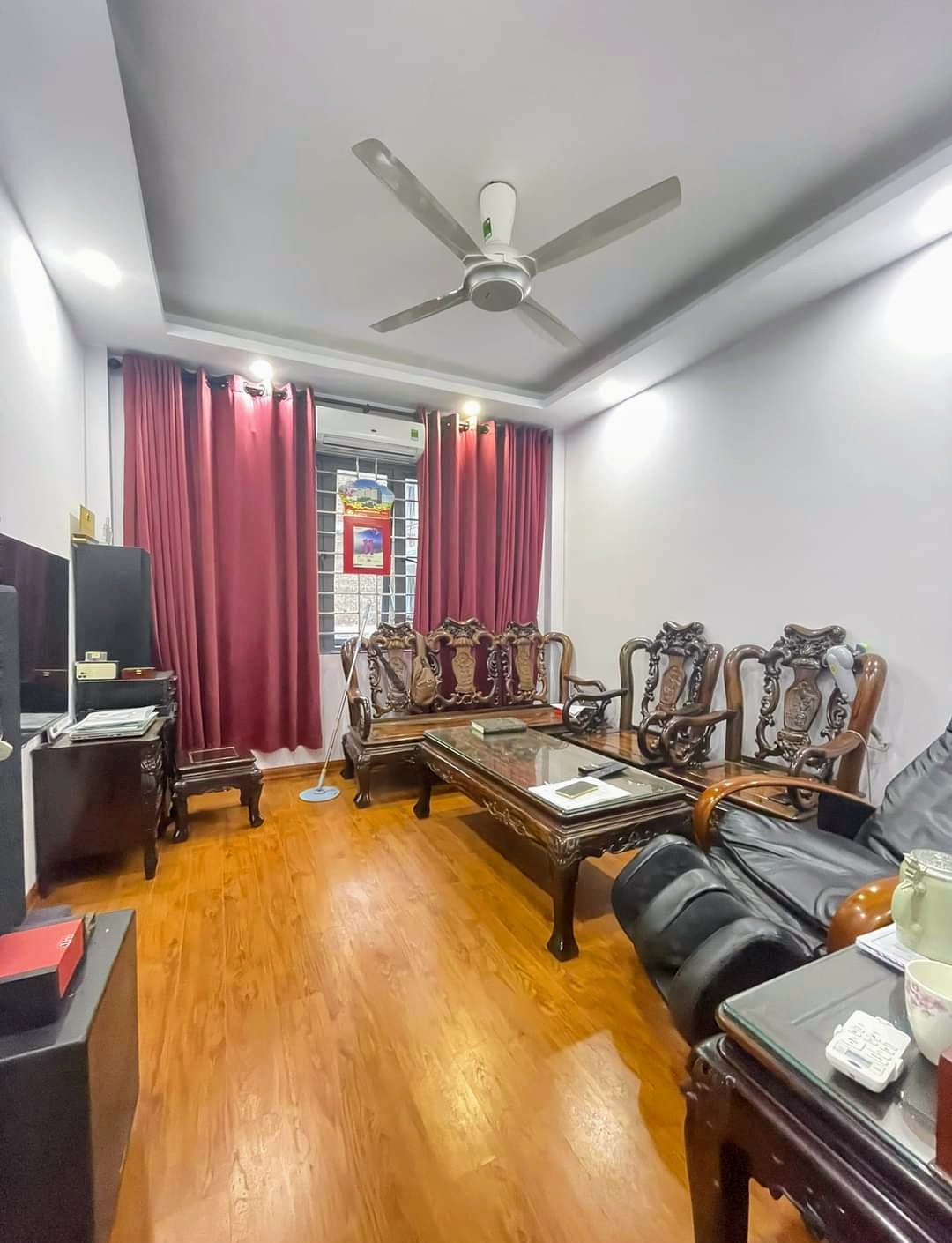 Bán nhà Kim Giang Hoàng Mai. Cách phố 35m. Dân trí, an ninh tốt. 45m2, 4 tầng, MT 4m. Giá 4,65 tỷ