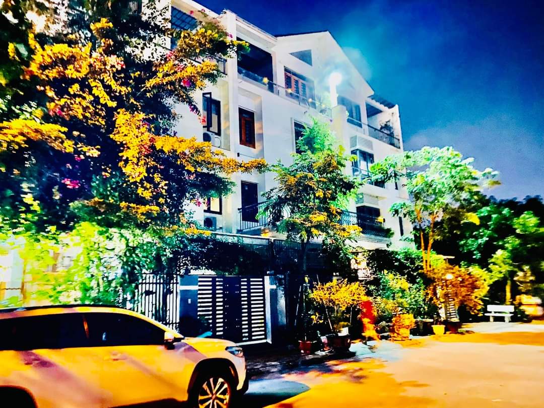 Kinh doanh cafe - Phân Lô - ô tô tránh - Nhà chủ tự xây - 98m2 × 5 tầng, mặt tiền 7m. Vỉa hè.