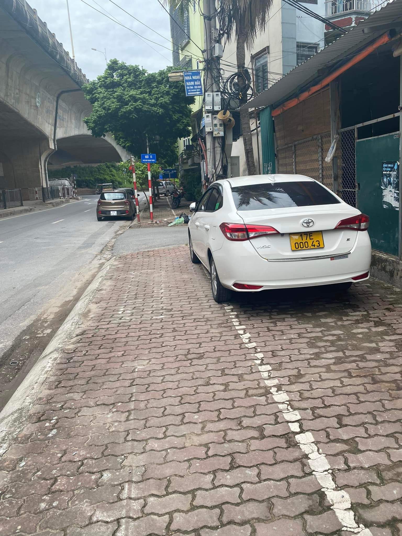 PHỐ ĐÀM QUANG TRUNG LÔ GÓC - NỞ HẬU - Ô TÔ TRÁNH - 68M 6 TẦNG 12.3 TỶ