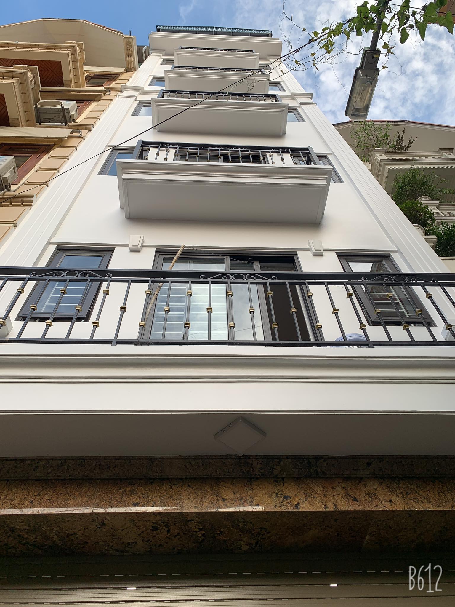 Siêu phẩm nhà Cầu Giấy, 7 tầng, thang máy, gara ô tô, kinh doanh, DT 50m, giá 12.8 tỷ.