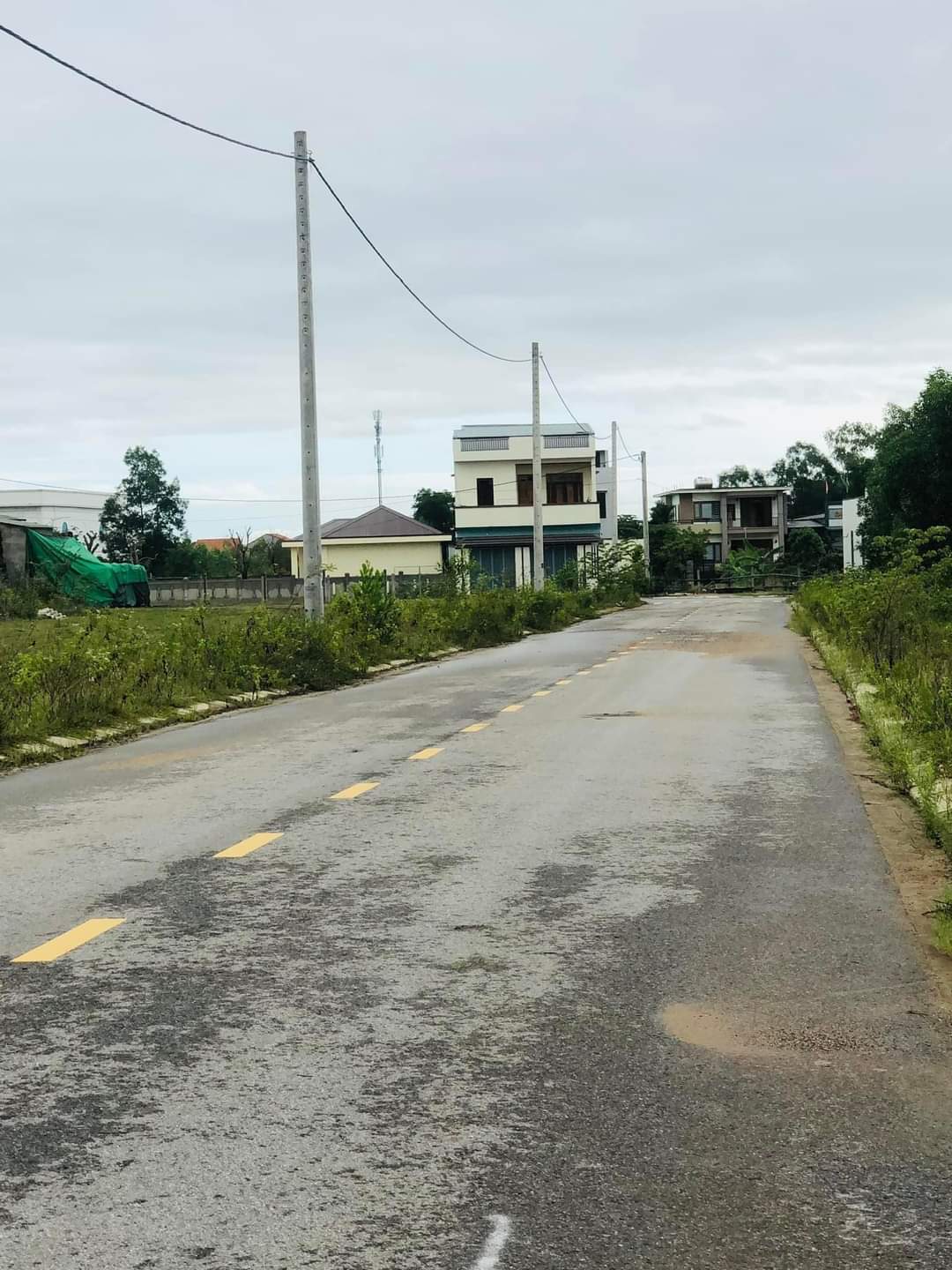 CHỈ 1 LÔ DUY NHẤT DÃY 2 HOÀNG THỊ ÁI, GẦN NHÀ HÀNG MOONLIGHT, THÍCH HỢP LÀM BIỆT THỰ GIÁ CHỈ 2.4 TỶ