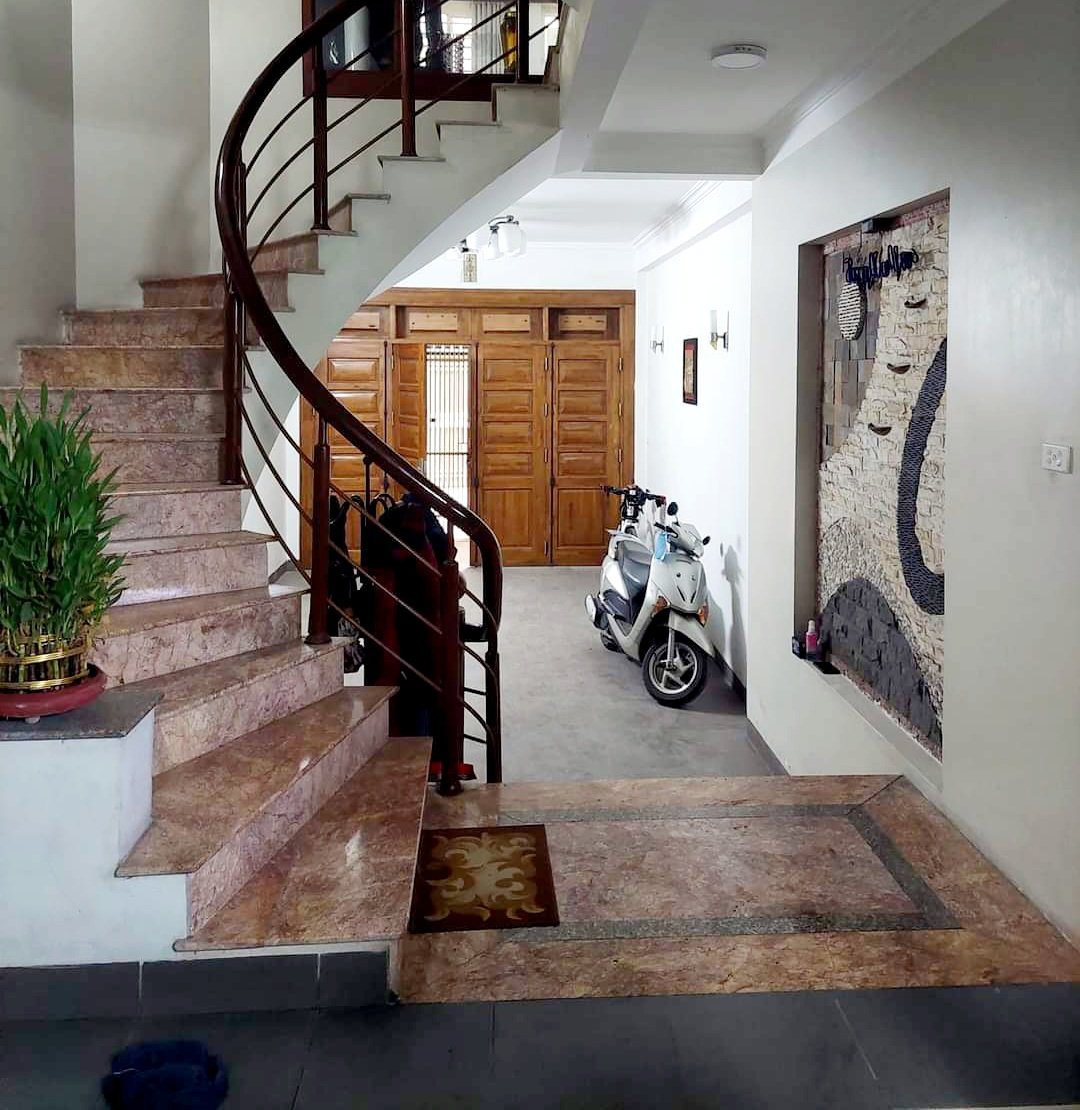 Bán nhà riêng gần mặt phố Hoàng Ngân, gần hồ, gara ô tô 7 chỗ vào nhà