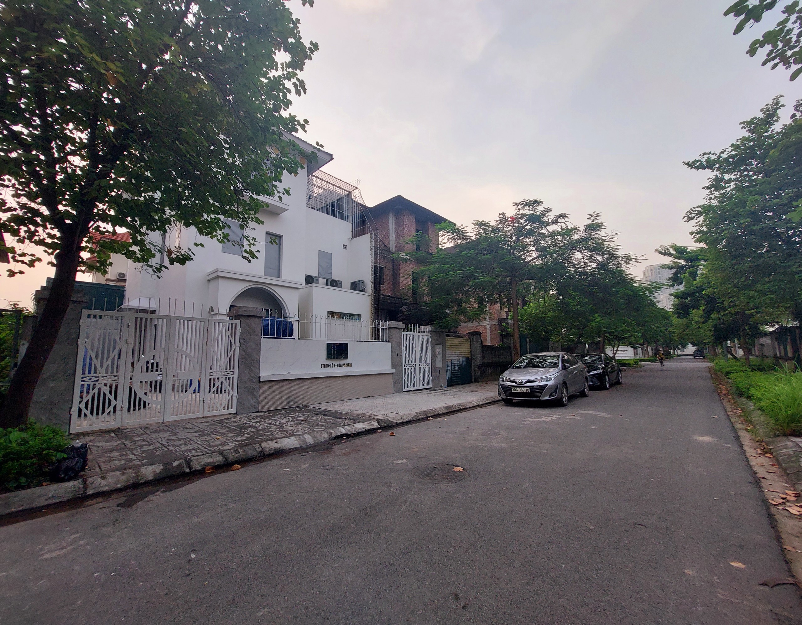 Biệt thự HOA PHƯỢNG, nhỉnh 17 tỷ, quỹ căn BT8, BT9, 246m2, 301m2, GIÁ TỐT NHẤT khu vực,