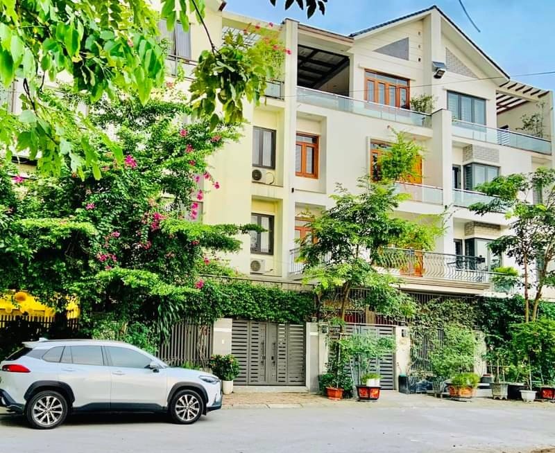 Bán nhà LK phân lô 100m2 FLC Đại Mỗ, view hồ, ở thoáng, thích thì kinh doanh