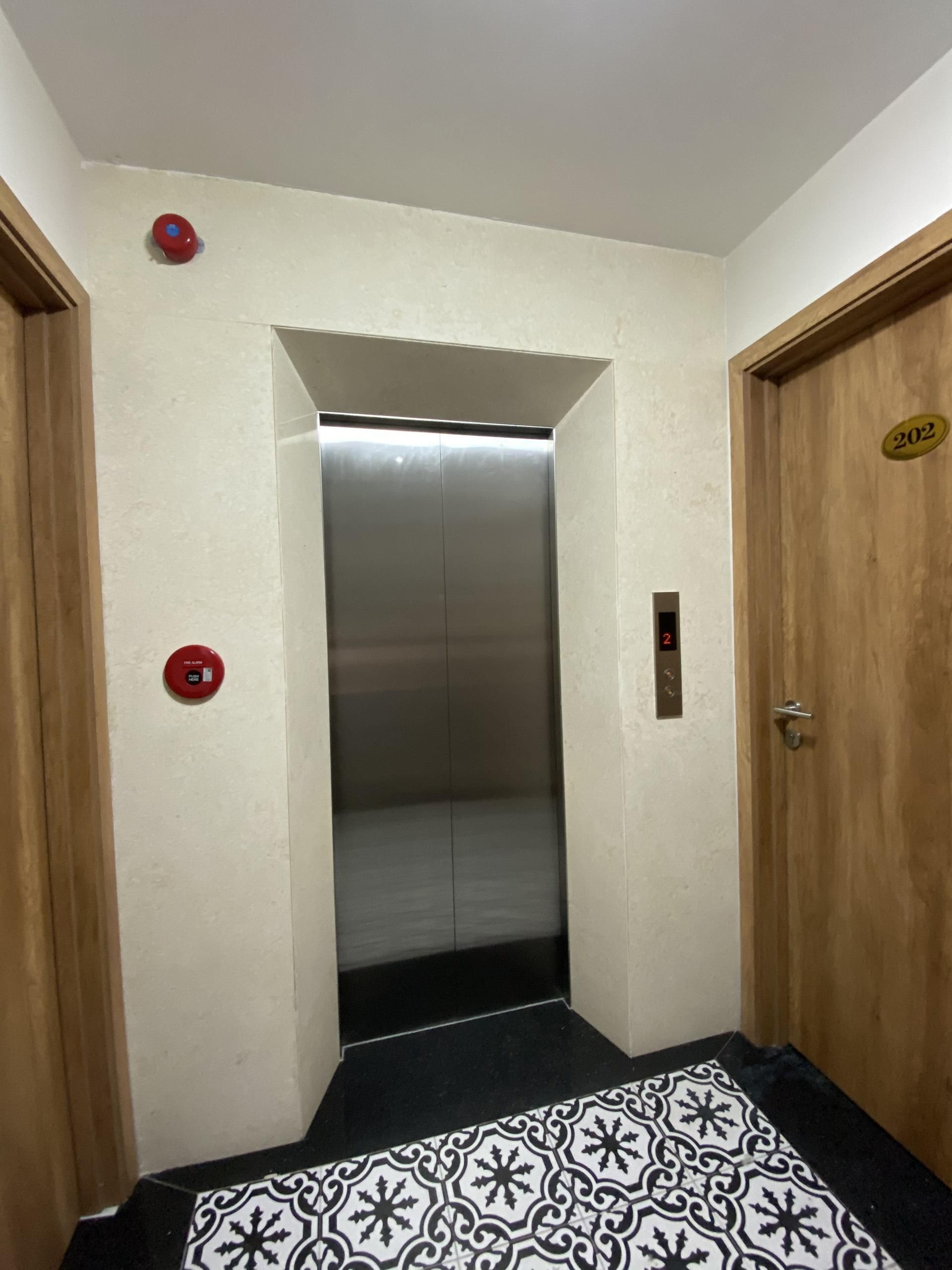 Nhà mặt phố Ngọc Thụy 6 tầng cực hiếm, dòng tiền, kinh doanh, đầu tư 15 tỷ