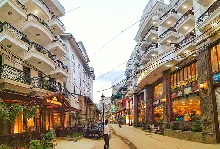 Cần Bán Khách Sạn SA PA Lào Cai 6700m2 9t 95 phòng doanh thu 2,5 tỷ/tháng 153,5 tỷ