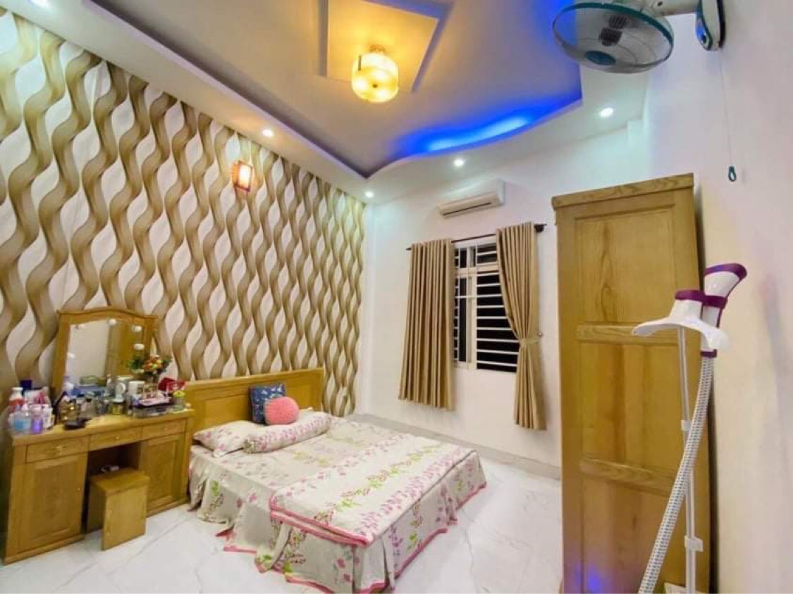 Bán nhà 3 lầu 4x12 hẻm xe tải Huỳnh Tấn Phát. Q7. Giá 7tỷ5