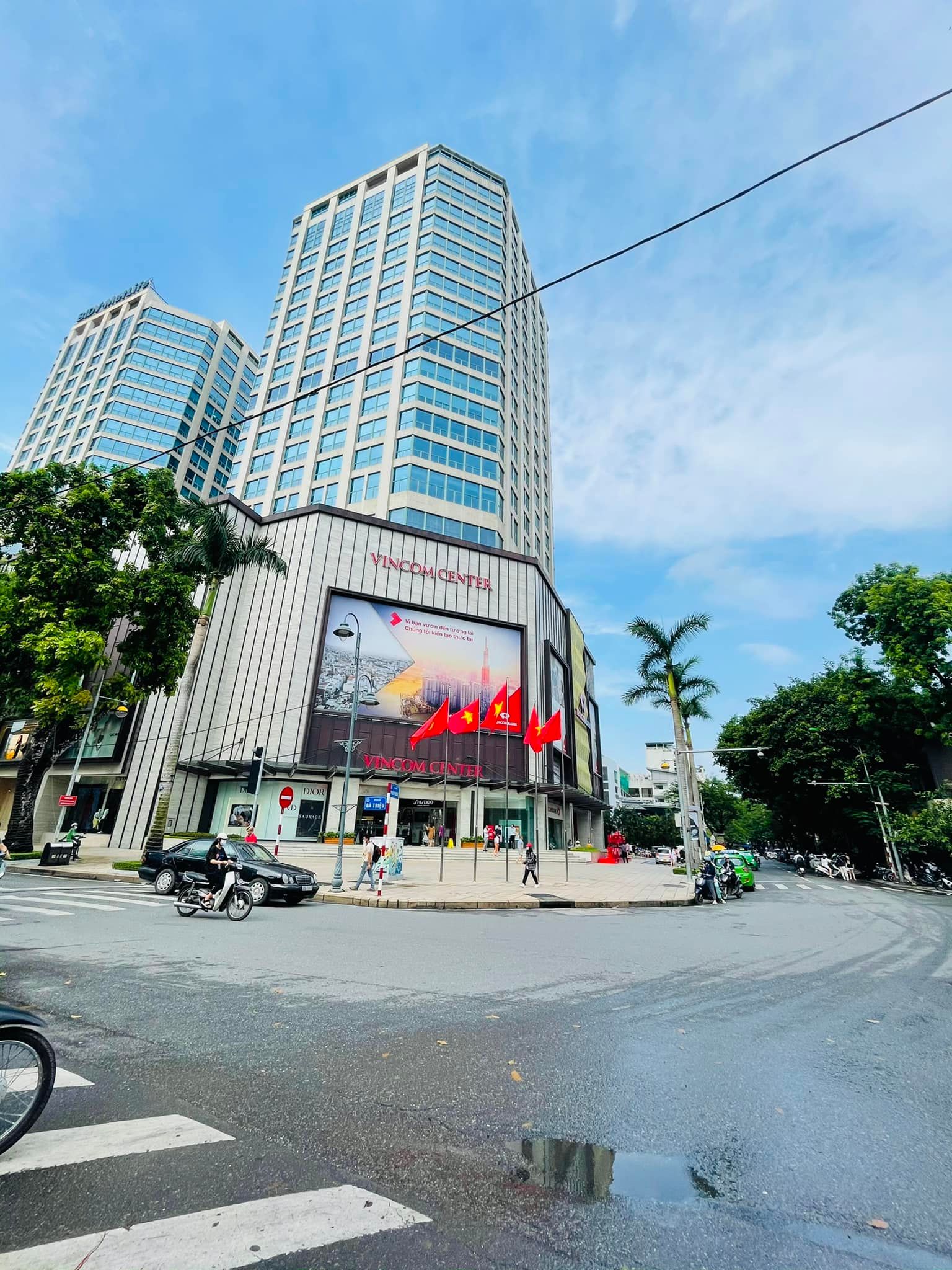 Nhà mặt phố Lê Đại Hành, đối diện Vincom Bà Triệu, 35m2, MT 5m, giá 35 tỷ