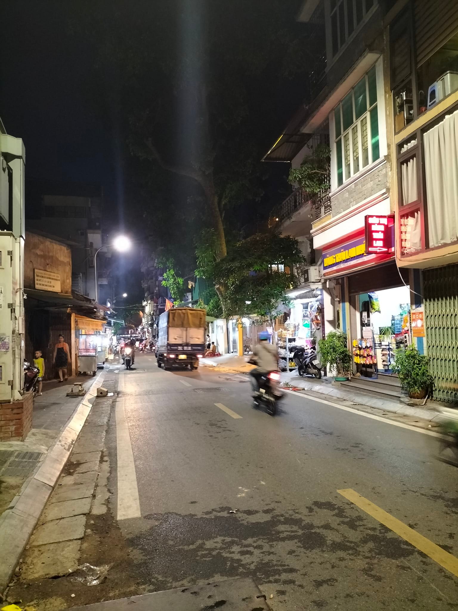 Nhà mặt phố Lương Yên đối diện Công An phường, 42m2, MT 5m, 9.5 tỷ