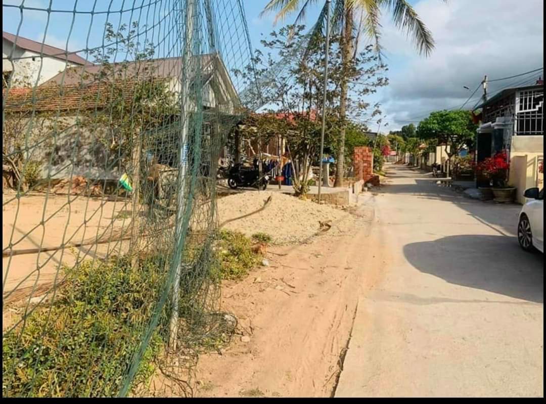 ĐẤT MT NGUYỄN HỮU ĐỒNG TRUNG TÂM THỊ TRẤN LAO BẢO, THÍCH HỢP KINH DOANH, DT: 7X30M, GÍA CHỈ 6XXTR