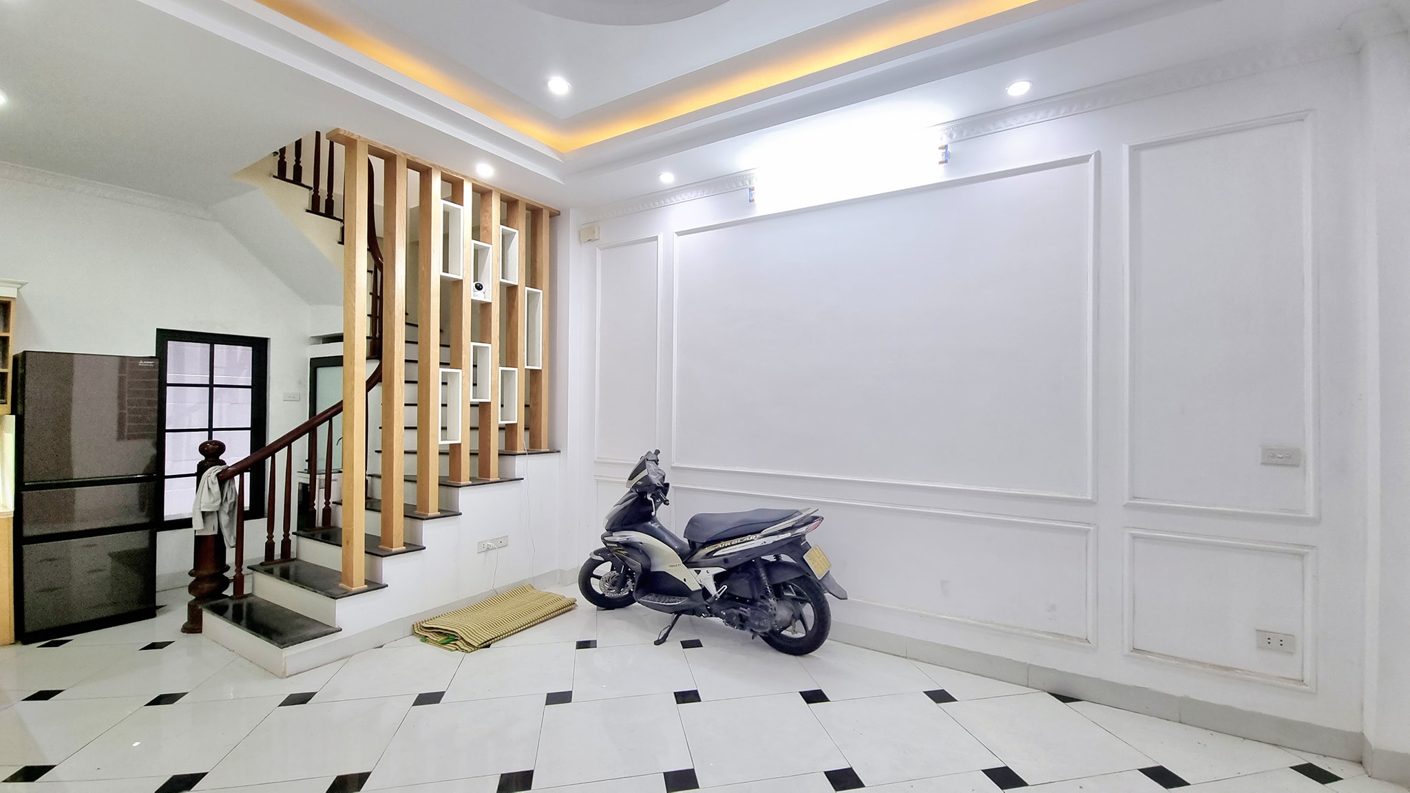 Bán nhà mới cực hiếm tại Hoàng Quốc Việt, tặng full nội thất với giá cực hời