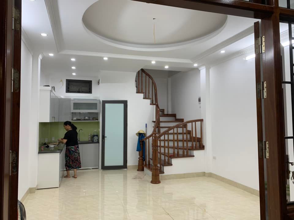 Bán nhà siêu đẹp Lương Sử, Đống Đa 35m, 5 tầng, mặt tiền 4m, 5 tỷ.