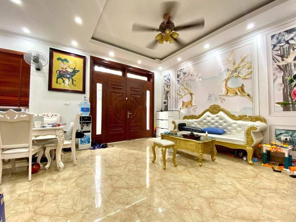 Bán nhà đẹp Láng Hạ, Đống Đa, 40m2 x 5 tầng, trước nhà thoáng sáng, 5tỷ 450 triệu.