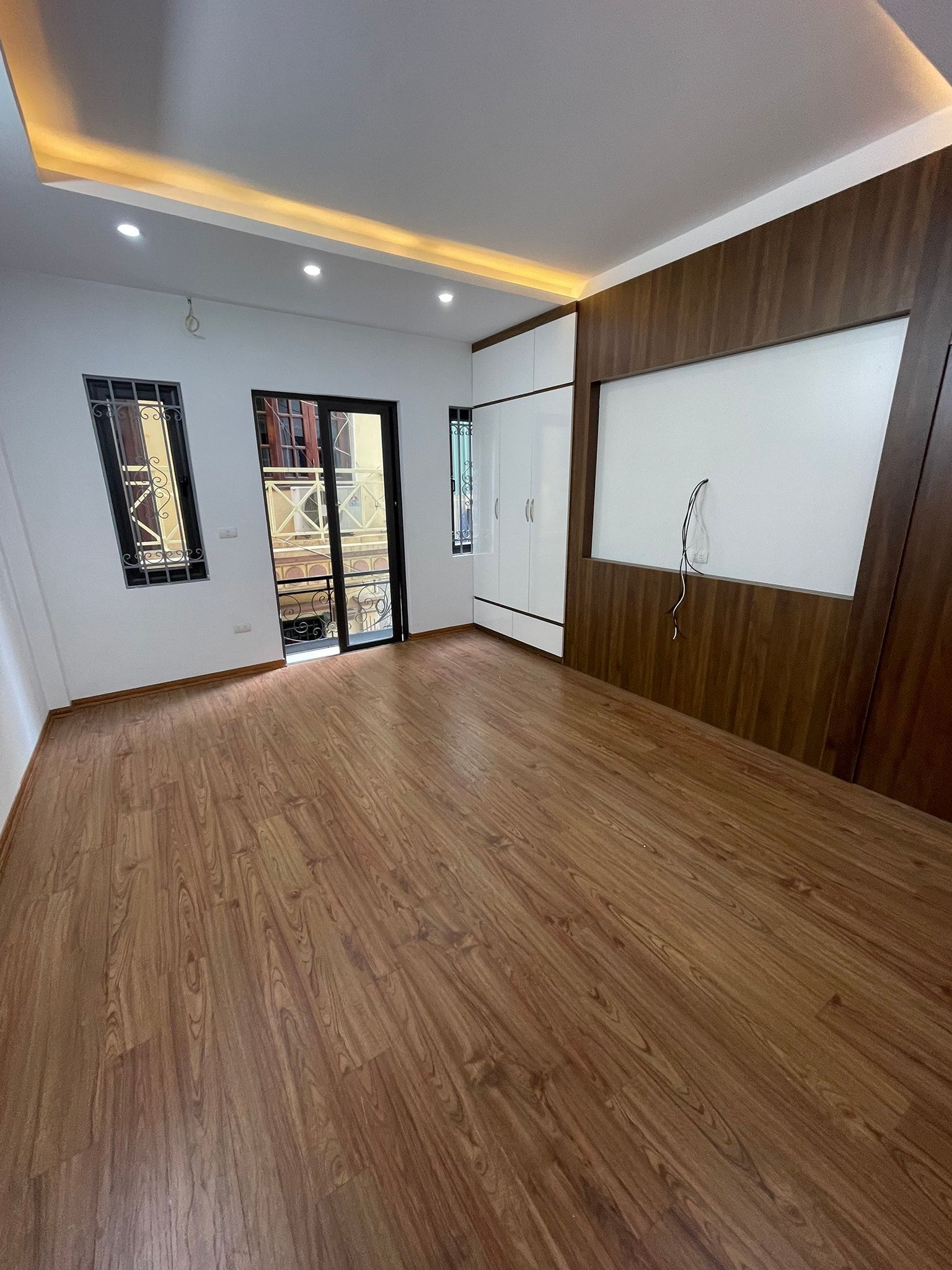 Bán nhà siêu đẹp Văn Cao, Ba Đình 40m, 5 tầng, MT 4.8m, nhà đẹp ở luôn, nhỉnh 4 tỷ.