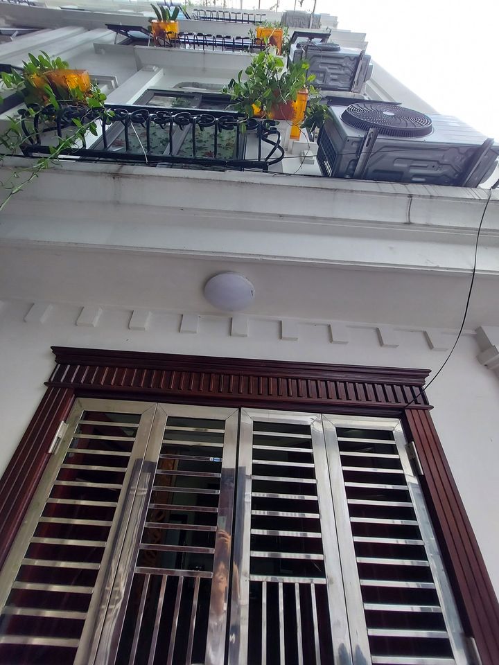 Nhà đẹp ở ngay, ngõ rộng, Hoàng Hoa Thám, diện tích 37m2, 5 tầng, nhỉnh4 tỷ.