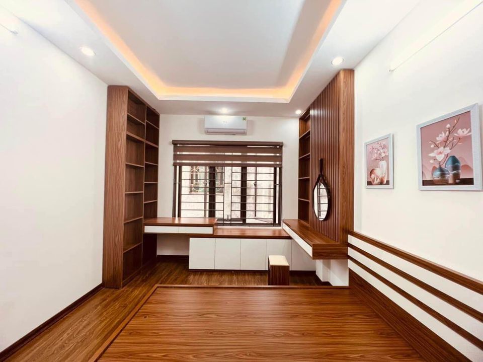 Bán nhà Đặng Văn Ngữ, Đống Đa, 40m2, 5 tầng, MT 4m, nhỉnh 5 tỷ, nhà đẹp ở luôn.