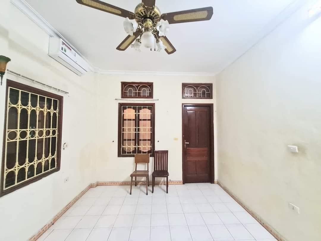 Chính chủ bán nhà Cổ Nhuế, Bắc Từ Liêm, ngõ thông, DT 65, MT 4.5m, nhỉnh 3 tỷ.