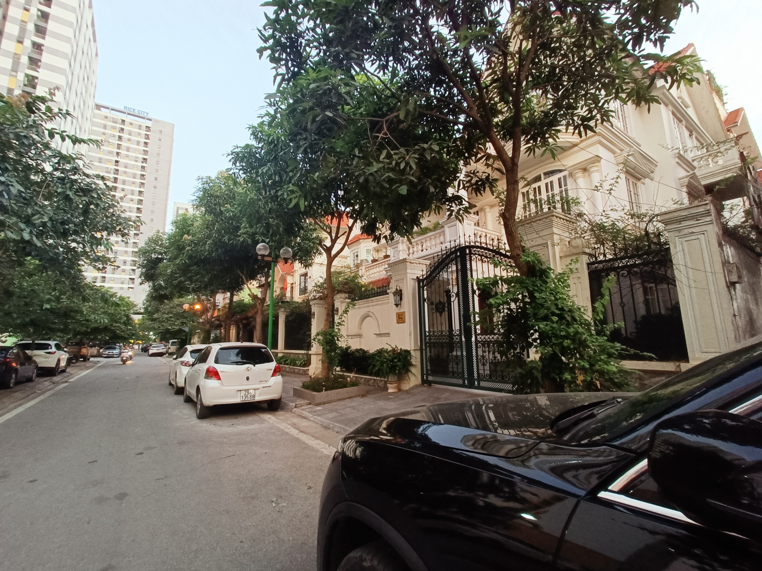 💥💥💥Chính chủ cần bán nhà KĐT Linh Đàm 100m2, phân lô, mặt phố, kinh doanh, giá chào 11 tỷ.