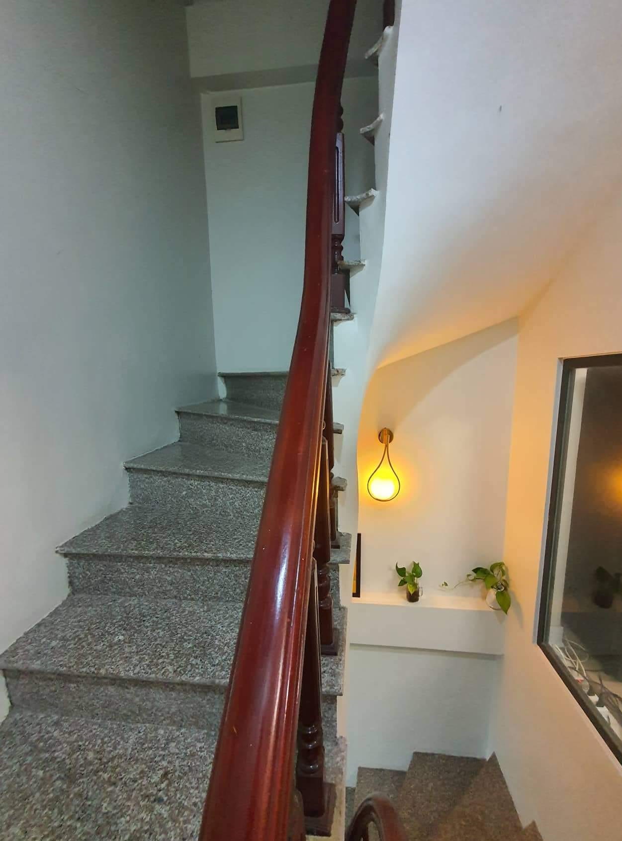 Bán nhà Cầu Giấy đường Xuân Thủy 40m2X5 tầng giá 6,45 tỷ