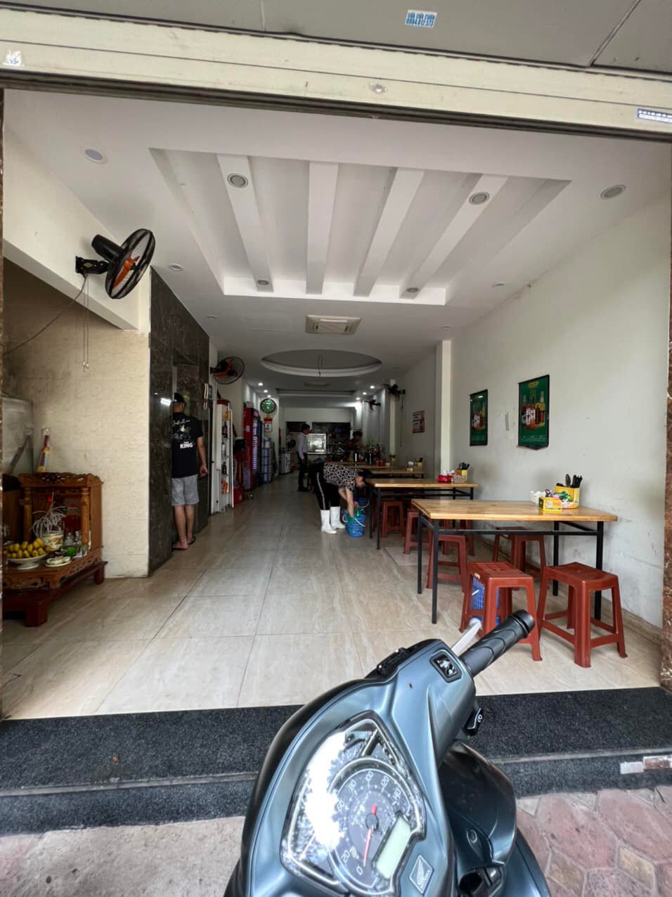 Bán nhà mặt phố Nguyễn Đình Hoàn diện tích 74m- 6 tầng- thang máy- 2 vỉa hè- nhỉnh 18 tỷ