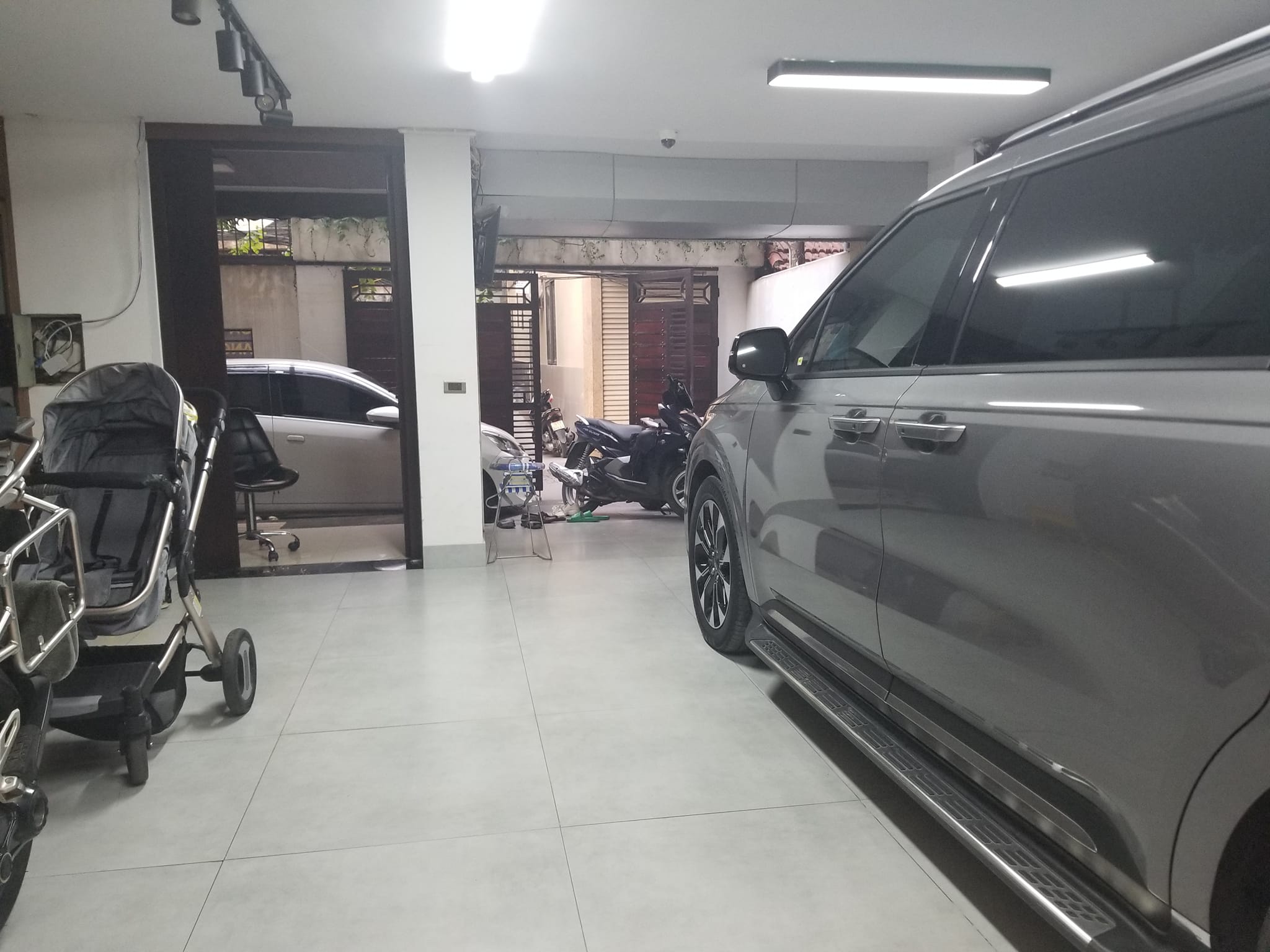 Bán nhà riêng Đường Láng - Đống Đa - 122m -5 tầng - mt 7.5 - giá chào 23 tỷ