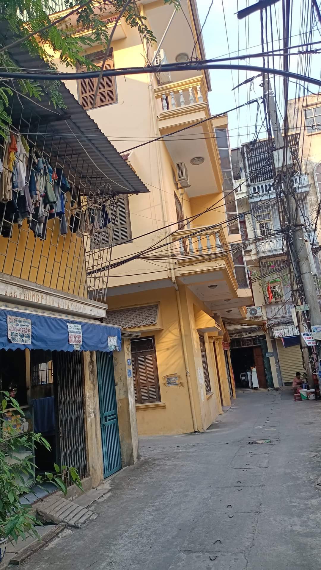 Bán đất tặng nhà 3 tầng - 96m2 - Lô góc - ô tô tránh - Kinh doanh - Trung tâm Quận Thanh Xuân.