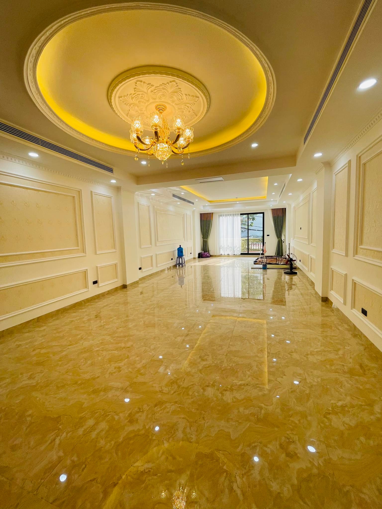 Cực phẩm Hoàng Quốc Việt Cầu Giấy 82m2 7 tầng thang máy MT 5m vỉa hè oto tránh KD đỉnh 31tỷ