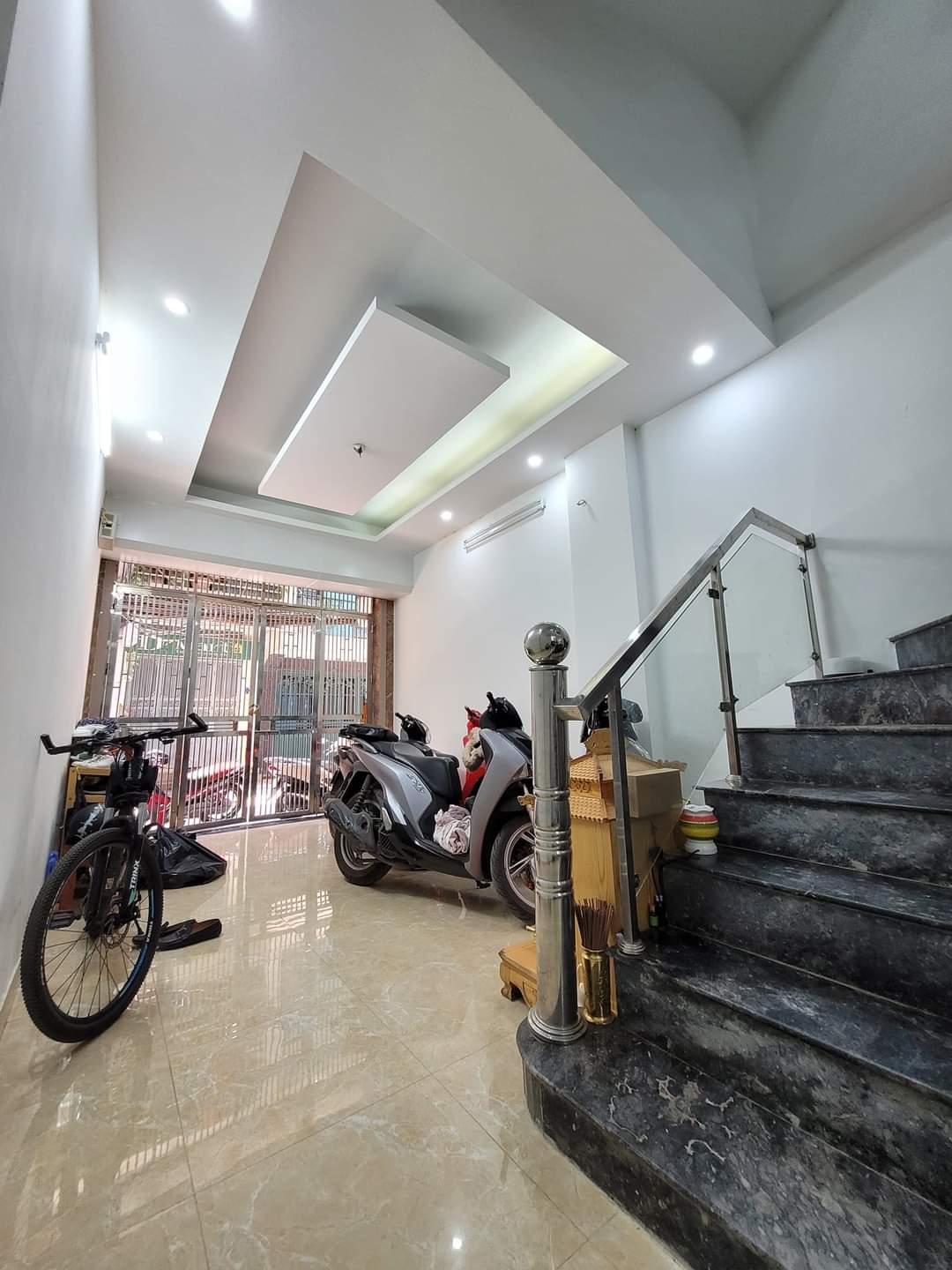 Chính chủ bán nhà phố Bùi XươngTrạch 43m2 5 tầng 7.5 tỷ Gara kinh doanh miễn trung gian