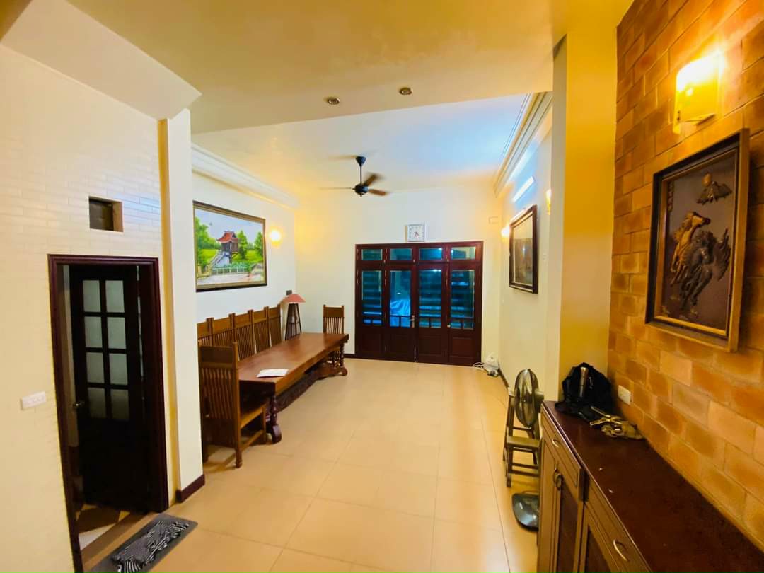 Chính chủ bán nhà phân lô Nguyên Hồng Đống Đa 60m2 4 tầng 4.8m mặt tiền 18 tỷ miễn TG. ô tô tránh kinh doanh