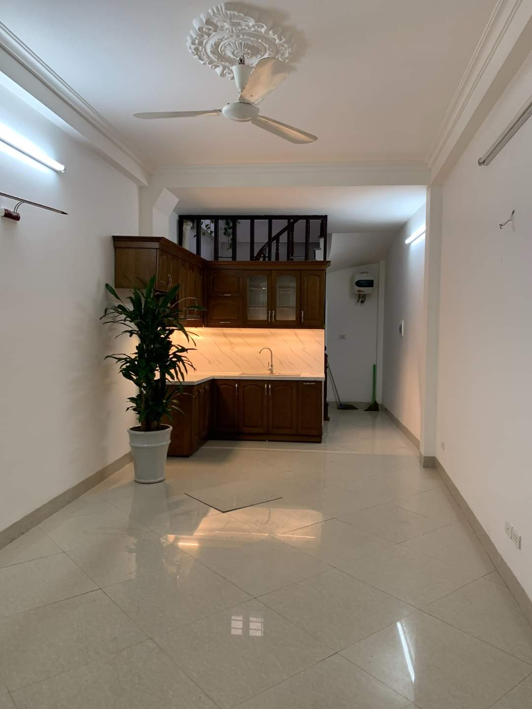 Bán nhà Phố Tạ Quang Bửu, trung tâm Hai Bà Trưng 36m x 6T, Giá 4.6 tỷ.ôtô 20m, Khu G.Viên Đại học, thoáng trước sau.