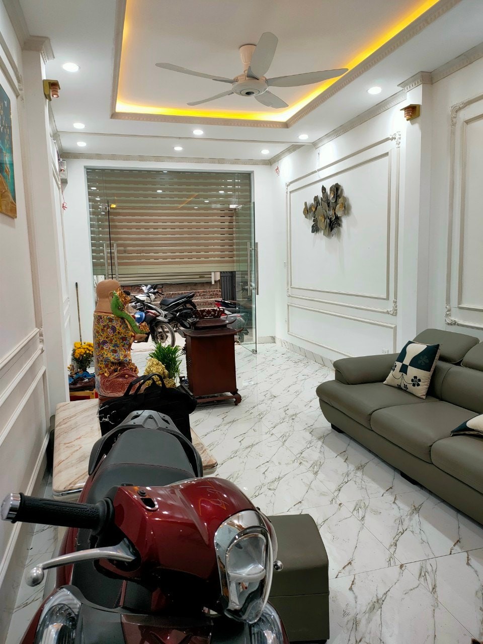 SIÊU PHẨM HAI BÀ TRƯNG - 1 NHÀ RA PHỐ - GARA- OTO DỪNG ĐỖ THOẢI MÁI - KINH DOANH - 40M2 6T 11.5 TỶ