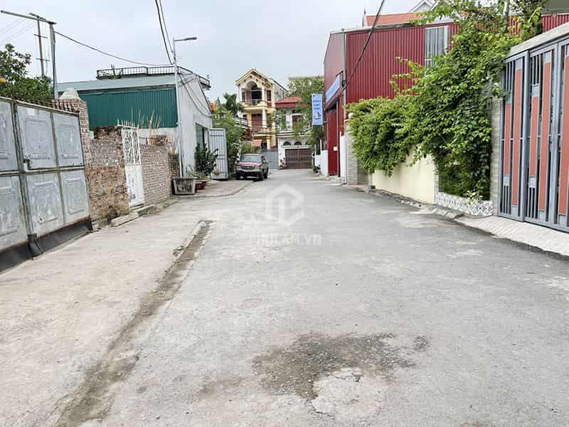 Chính chủ bán 147,3m2 đất thổ cư mặt đường gom Đê, xã Đông Dư, Gia Lâm