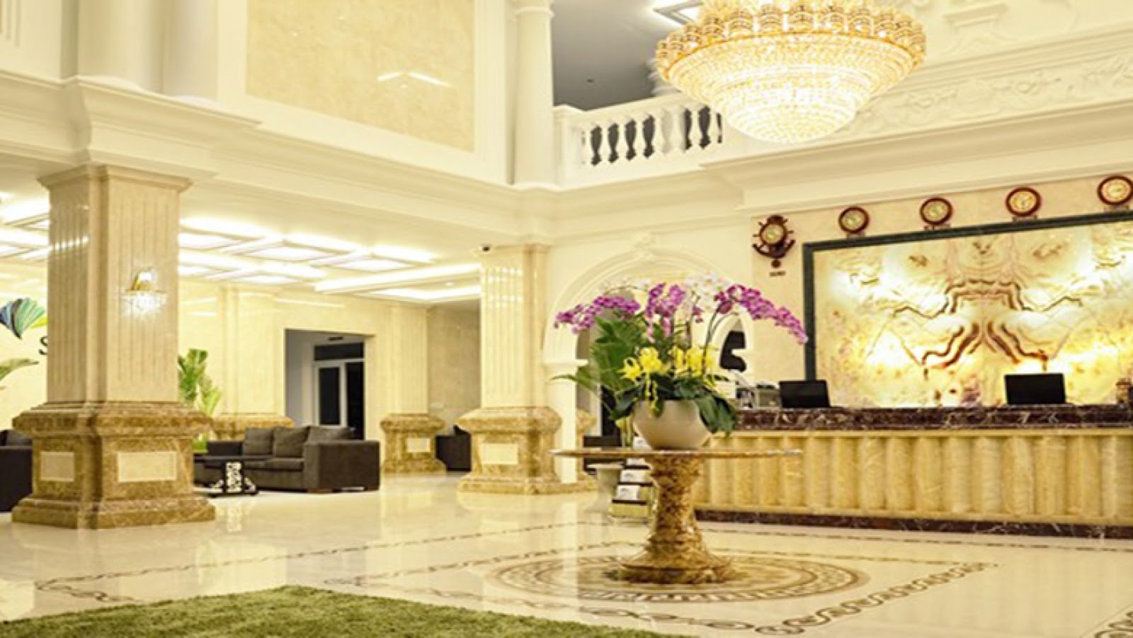 Mặt Phố Minh Khai - Hai Bà Trưng, DT 95m2 x 6.7m MT, Vỉa hè đá bóng giá chào 41 tỷ. + Mặt phố Minh