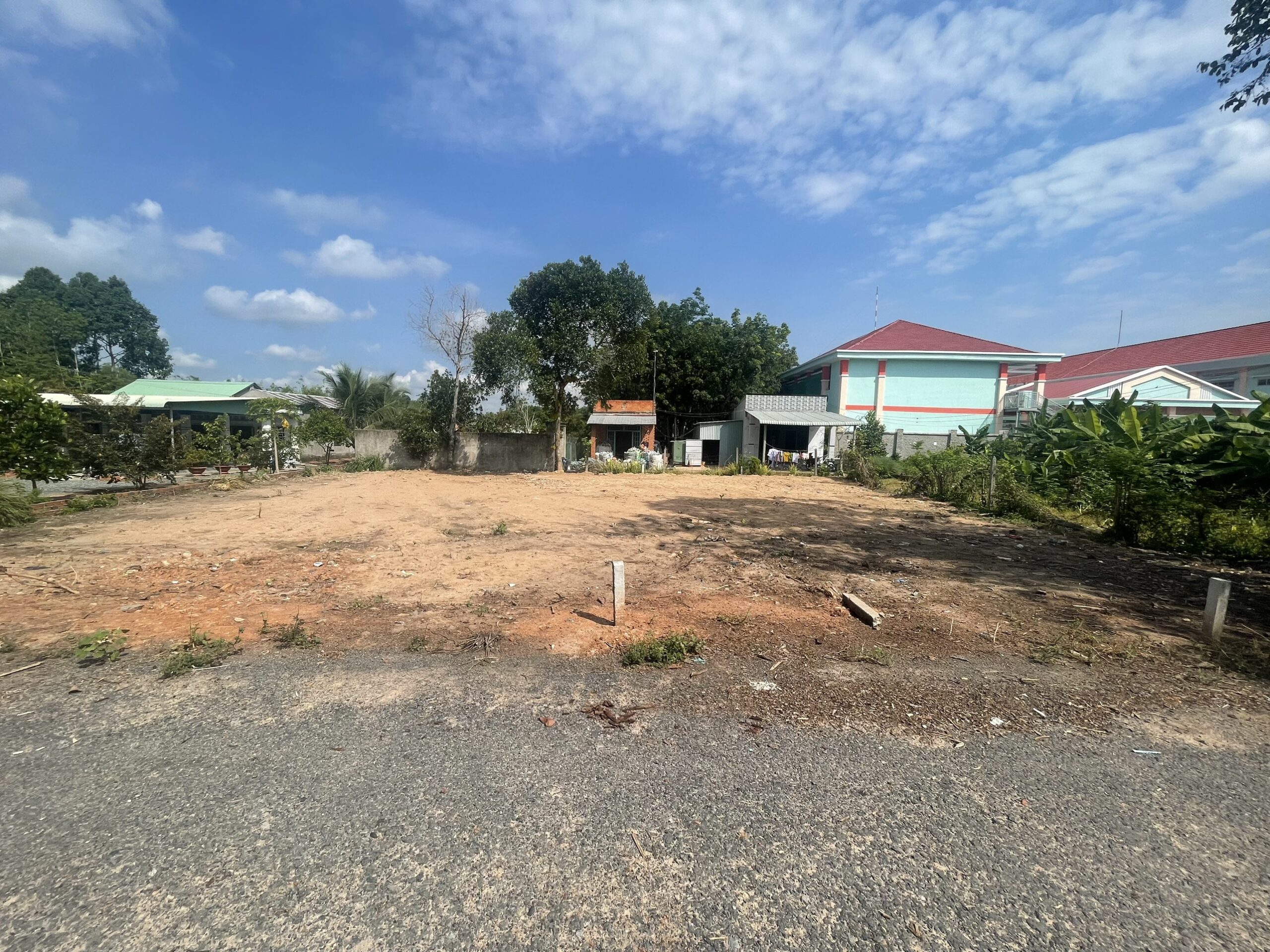 Thiếu vốn làm ăn mình bán lại 600m2 đất full thổ cư giá 800tr